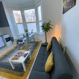 https://stunning-1-bed-spacious-apartment-central-cardiff.cardiffhotelswales.com