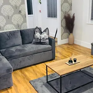 The Elegant Garden Apartment