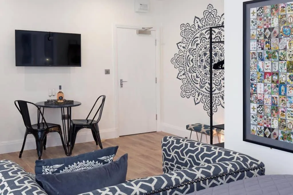 Blackbird Luxury Accommodation Studio Room 9 Blackpool Apartment